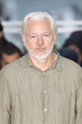 78. Internationalen Filmfestspiele von Cannes 2025 Cannes, Frankreich - 20.5.2024: Julian Assange während des - The Six Billion Dollar Man - Photocalls während der 78. Internationalen Filmfestspiele von Cannes. Die 78. Internationalen Filmfestspiele von Cannes finden vom 13. bis 24. Mai 2025 statt. Provence-Alpes-Cote d Azur