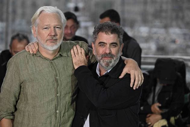 RECORD DATE NOT STATED Cannes - The Six Billion Dollar Man Photocall Julian Assange and Eugene Jarecki pose during the The Six Billion Dollar Man photocall at the 78th annual Cannes Film Festival at Palais des Festivals on May 20, 2025 in Cannes, France. Photo by David Niviere ABACAPRESS.COM Cannes France  Copyright: xNivierexDavid ABACAPRESS.COMx