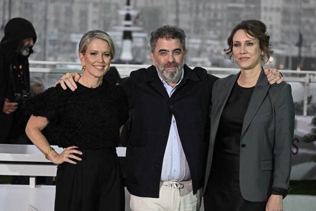 RECORD DATE NOT STATED Cannes - The Six Billion Dollar Man Photocall Kathleen Fournier, Julian Assange and Eugene Jarecki pose during the The Six Billion Dollar Man photocall at the 78th annual Cannes Film Festival at Palais des Festivals on May 20, 2025 in Cannes, France. Photo by David Niviere ABACAPRESS.COM Cannes France  Copyright: xNivierexDavid ABACAPRESS.COMx
