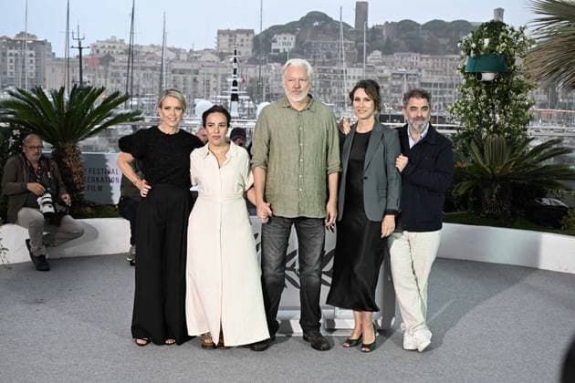 RECORD DATE NOT STATED Cannes - The Six Billion Dollar Man Photocall Jennifer Robinson, Stella Assange, Julian Assange, Kathleen Fournier and Eugene Jarecki pose during the The Six Billion Dollar Man photocall at the 78th annual Cannes Film Festival at Palais des Festivals on May 20, 2025 in Cannes, France. Photo by David Niviere ABACAPRESS.COM Cannes France  Copyright: xNivierexDavid ABACAPRESS.COMx