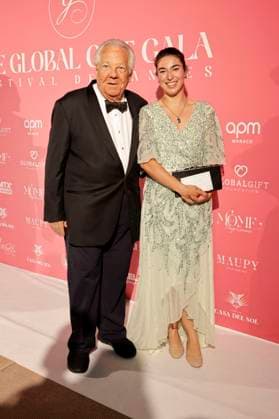 Massimo Gargia mit Gast bei der Global Gift Gala 2025 auf dem Festival de Cannes 2025 78. Internationale Filmfestspiele von Cannes im La MÃ me Plage. Cannes, 19.05.2025 Foto:xD.xBedrosianx xFuturexImagex gift_5565