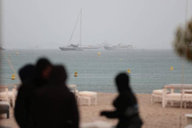 Cannes Film Festival 2025 Pierre Teyssot MAXPPP Cannes Film Festival 2025 78th edition of the Festival International du Film de Cannes on May 20, 2025 in Cannes, France Change in the meteorological conditions, thunder storms, strong wind and rain on the Croisette La Plage des Palmes Pierre Teyssot Maxppp Cannes France  Copyright: xMAXPPPxPierrexTeyssotx PT3_4440 TEY2025052020