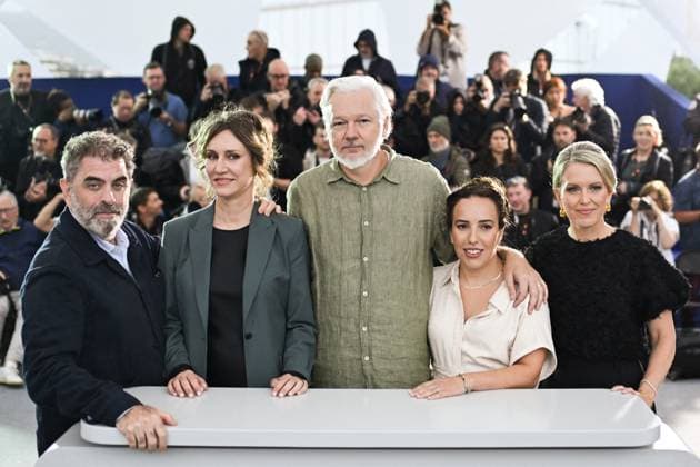 Cannes The Six Billion Dollar Man Photocall AM Jennifer Robinson, Stella Assange, Julian Assange, Kathleen Fournier and Eugene Jarecki attending the The Six Billion Dollar Man Photocall in Cannes, France on May 20, 2025 as part of the 78th Cannes Film Festival. Photo by Aurore Marechal ABACAPRESS.COM Cannes France  Copyright: xMarechalxAurore ABACAx