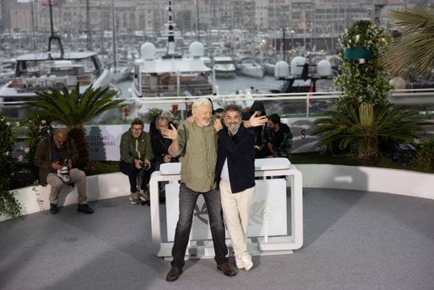 78. Internationalen Filmfestspiele von Cannes 2025 Cannes, Frankreich - 20.5.2024: Julian Assange und Eugene Jarecki während des - The Six Billion Dollar Man - Photocalls während der 78. Internationalen Filmfestspiele von Cannes. Die 78. Internationalen Filmfestspiele von Cannes finden vom 13. bis 24. Mai 2025 statt. Provence-Alpes-Cote d Azur