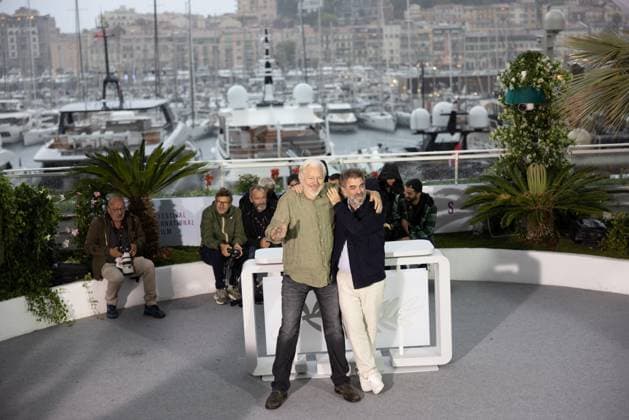 78. Internationalen Filmfestspiele von Cannes 2025 Cannes, Frankreich - 20.5.2024: Julian Assange und Eugene Jarecki während des - The Six Billion Dollar Man - Photocalls während der 78. Internationalen Filmfestspiele von Cannes. Die 78. Internationalen Filmfestspiele von Cannes finden vom 13. bis 24. Mai 2025 statt. Provence-Alpes-Cote d Azur
