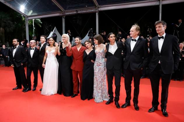 Louai El Amrousy, Emma Mackey, MÃ lissa Boros, Julia Ducournau, Tahar Rahim, Golshifteh Farahani, Finnegan Oldfield, cast and crew at the premiere of the feature film Alpha at the Festival de Cannes 2025 78 Cannes International Film Festival at the Palais des Festivals Cannes, 19 05 2025 Foto:xD.xBedrosianx xFuturexImagex alpha_5536