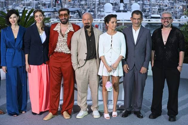 Cannes, France: Cannes, 78th Cannes Film Festival 2025 - Day 8 - Photocall of the film Eagles Of The Republic. In the picture Cherien Dabis, Zineb Triki, Fares Fares, Tarik Saleh, Lyna Khoudri, Amr Waked and Ahmed Khairy Cannes  - ZUMAp169 20250520_zea_p169_065 Copyright: xAlbertoxTerenghix