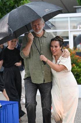78eme Festival International du Film de Cannes Photocall du film The Six billion Dollarm man 78th International Cannes Film Festival Photocall with cast of documentary The Six billion Dollarm man 444740 2025 05 20 France Assange, Julian Morris, Stella Stella Assange  Copyright: xSergexArnalx xStarfacex STAR_444740_003