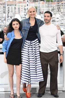 Cannes - Alpha Photocall Mélissa Boros, Julia Ducournau and Tahar Rahim pose during the Alpha photocall at the 78th annual Cannes Film Festival at Palais des Festivals on May 20, 2025 in Cannes, France. Photo by David Niviere ABACAPRESS.COM Cannes Provence-Alpes-Cote d Azur France  Copyright: xNivierexDavid ABACAPRESS.COMx