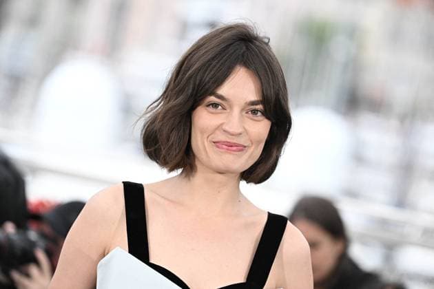 Cannes - Alpha Photocall Emma Mackey pose during the Alpha photocall at the 78th annual Cannes Film Festival at Palais des Festivals on May 20, 2025 in Cannes, France. Photo by David Niviere ABACAPRESS.COM Cannes Provence-Alpes-Cote d Azur France  Copyright: xNivierexDavid ABACAPRESS.COMx
