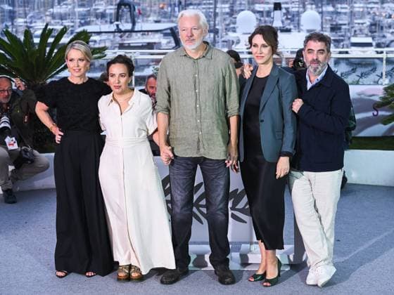 Cannes, Italy: Cannes, 78th Cannes Film Festival 2025 - day 7 - photocall of the film The Six Billion Dollar Man In the picture: Jennifer Robinson, Stella Assange, Julian Assange, Kathleen Fournier and Eugene Jarecki Cannes Italy  - ZUMAp169 20250520_zea_p169_115 Copyright: xAlbertoxTerenghix