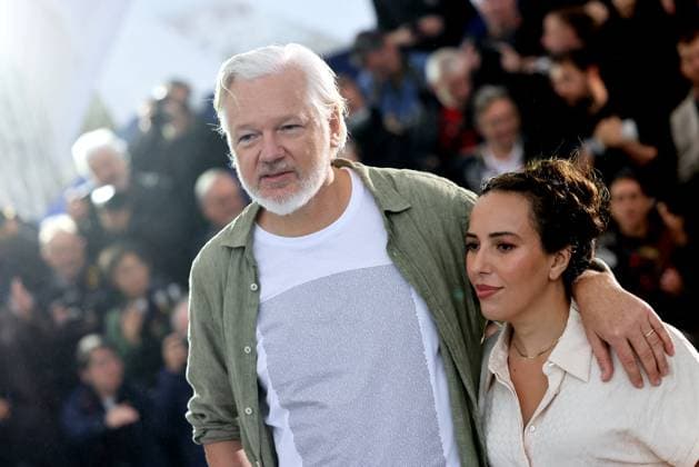 Photocall for the film The Six Billion Dollar Man during the 78th Cannes International Film Festival Julian Assange and his wife Stella Photocall for the film The Six Billion Dollar Man during the 78th Cannes International Film Festival on May 20, 2025 Jacovides Moreau Bestimage Photocall for the film The Six Billion Dollar Man during the 78th Cannes International Film Festival on May 20, 2025 Cannes France  Copyright: xJACOVIDES-MOREAUx xBESTIMAGExJACOVIDES-MOREAUx xBESTIMAGEx