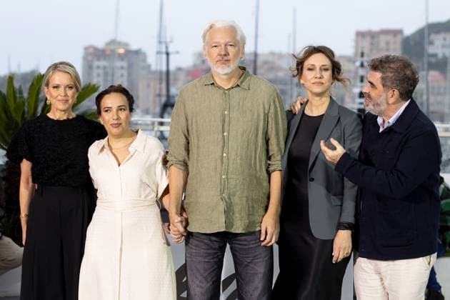Photocall du film The Six Billion Dollar Man lors du 78ème Festival International du Film de Cannes Jennifer Robinson, Stella Assange, Julian Assange, Kathleen Fournier, Eugene Jarecki Photocall du film The Six Billion Dollar Man lors du 78ème Festival International du Film de Cannes le 20 mai, 2025 Jacovides Moreau Bestimage Photocall for the film The Six Billion Dollar Man during the 78th Cannes International Film Festival on May 20, 2025 Cannes France  Copyright: xJACOVIDES-MOREAUx xBESTIMAGExJACOVIDES-MOREAUx xBESTIMAGEx