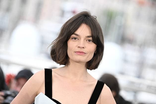 Cannes - Alpha Photocall Emma Mackey pose during the Alpha photocall at the 78th annual Cannes Film Festival at Palais des Festivals on May 20, 2025, in Cannes, France. Photo by David Niviere ABACAPRESS.COM Cannes Provence-Alpes-Cote d Azur France  Copyright: xNivierexDavid ABACAPRESS.COMx