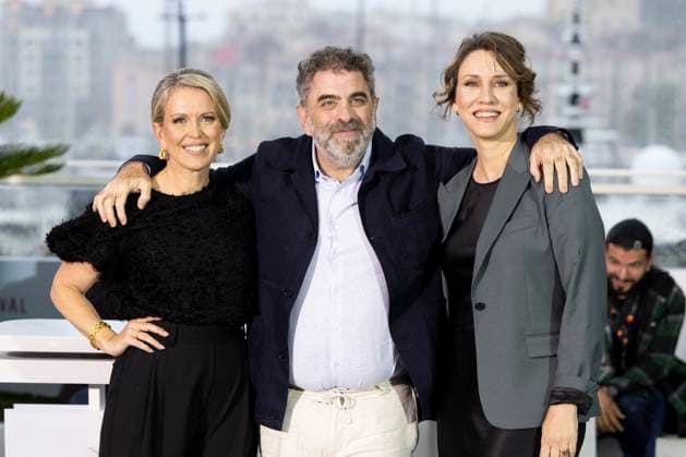Photocall du film The Six Billion Dollar Man lors du 78ème Festival International du Film de Cannes Jennifer Robinson, Eugene Jarecki, Kathleen Fournier Photocall du film The Six Billion Dollar Man lors du 78ème Festival International du Film de Cannes le 20 mai, 2025 Jacovides Moreau Bestimage Photocall for the film The Six Billion Dollar Man during the 78th Cannes International Film Festival on May 20, 2025 Cannes France  Copyright: xJACOVIDES-MOREAUx xBESTIMAGExJACOVIDES-MOREAUx xBESTIMAGEx