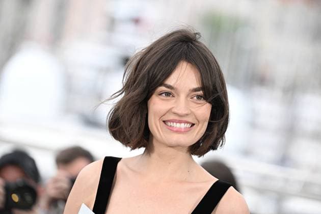 Cannes - Alpha Photocall Emma Mackey pose during the Alpha photocall at the 78th annual Cannes Film Festival at Palais des Festivals on May 20, 2025, in Cannes, France. Photo by David Niviere ABACAPRESS.COM Cannes Provence-Alpes-Cote d Azur France  Copyright: xNivierexDavid ABACAPRESS.COMx