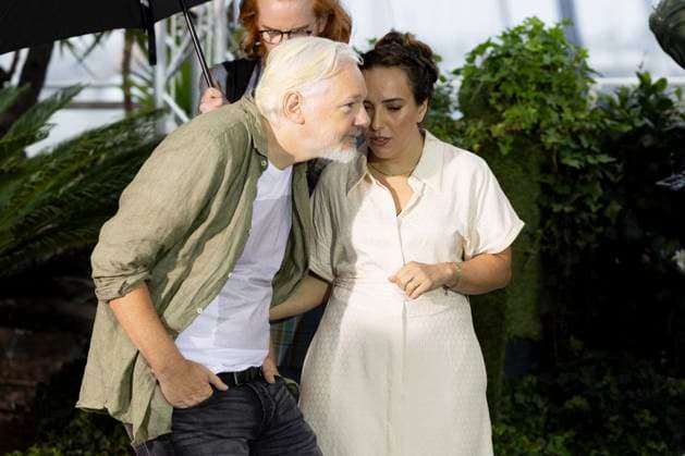 Photocall for the film The Six Billion Dollar Man during the 78th Cannes International Film Festival Julian Assange and his wife Stella Photocall for the film The Six Billion Dollar Man during the 78th Cannes International Film Festival on May 20, 2025 Jacovides Moreau Bestimage Photocall for the film The Six Billion Dollar Man during the 78th Cannes International Film Festival on May 20, 2025 Cannes France  Copyright: xJACOVIDES-MOREAUx xBESTIMAGExJACOVIDES-MOREAUx xBESTIMAGEx