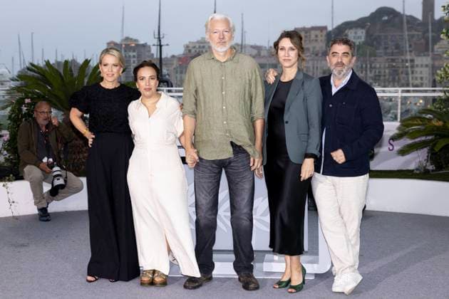 Photocall du film The Six Billion Dollar Man lors du 78ème Festival International du Film de Cannes Jennifer Robinson, Stella Assange, Julian Assange, Kathleen Fournier, Eugene Jarecki Photocall du film The Six Billion Dollar Man lors du 78ème Festival International du Film de Cannes le 20 mai, 2025 Jacovides Moreau Bestimage Photocall for the film The Six Billion Dollar Man during the 78th Cannes International Film Festival on May 20, 2025 Cannes France  Copyright: xJACOVIDES-MOREAUx xBESTIMAGExJACOVIDES-MOREAUx xBESTIMAGEx