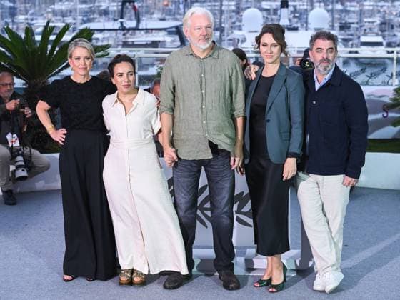 Cannes, Italy: Cannes, 78th Cannes Film Festival 2025 - day 7 - photocall of the film The Six Billion Dollar Man In the picture: Jennifer Robinson, Stella Assange, Julian Assange, Kathleen Fournier and Eugene Jarecki Cannes Italy  - ZUMAp169 20250520_zea_p169_174 Copyright: xAlbertoxTerenghix