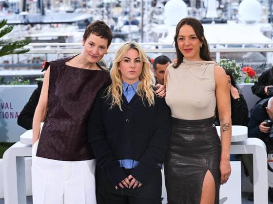 Cannes, France: Cannes, 78th Cannes Film Festival 2025 - Day 8 - Photocall of the film Love Me Tender . In the picture Vicky Krieps, Anna Cazenave Cambet, Monia Chokri Cannes  - ZUMAp169 20250520_zea_p169_262 Copyright: xAlbertoxTerenghix
