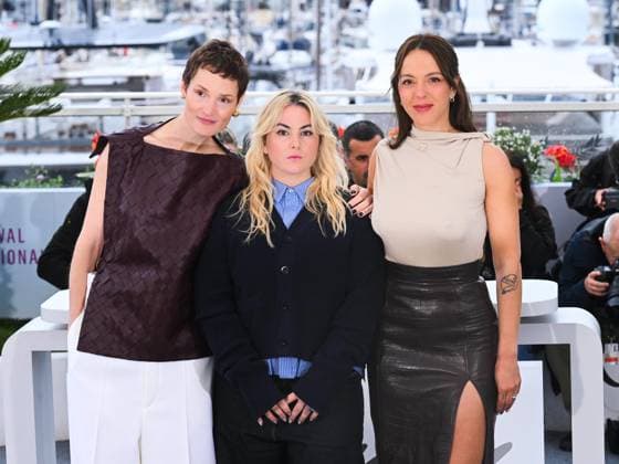 Cannes, France: Cannes, 78th Cannes Film Festival 2025 - Day 8 - Photocall of the film Love Me Tender . In the picture Vicky Krieps, Anna Cazenave Cambet, Monia Chokri Cannes  - ZUMAp169 20250520_zea_p169_263 Copyright: xAlbertoxTerenghix
