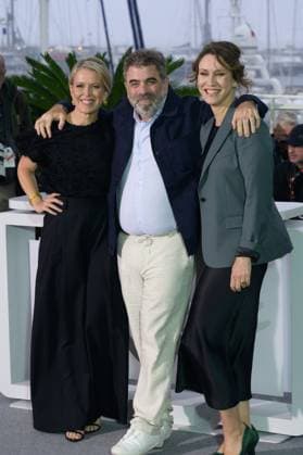 The Six Billion Dollar Man Photocall at 78th Festival de Cannes - Cannes, France CANNES, FRANCE. May 20, 2025: Jennifer Robinson, Eugene Jarecki & Kathleen Fournier at the photocall for The Six Billion Dollar Man at the 78th Festival de Cannes. Picture: Paul Smith Featureflash Cannes France  Copyright: xPaulxSmithx xFeatureflashx