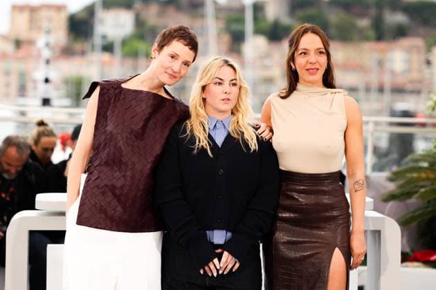 78eme Festival International du Film de Cannes Photocall du film Love me tender 78th International Cannes Film Festival Photocall with cast of Love me tender movie 444761 2025 05 20 Cannes France Krieps, Vicky Cazenave Cambet, Anna Chokri, Monia  Copyright: xIvankaxVoisinx xStarfacex STAR_444761_004