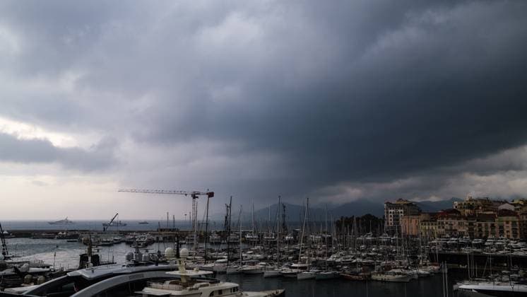 rains , Palais des Festivals, Cannes, France Atmosphere as it rains during the 78th Festival de Cannes (Cannes International Film Festival) at Palais des Festivals, Cannes, , France on 20 May 2025. Picture, Credit:Julie Edwards Avalon France, French Riviera, Cannes, Palais des Festivals  Copyright: xJuliexEdwardsx xAvalonx 1001362768