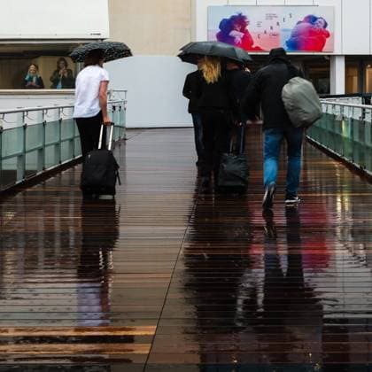rains , Palais des Festivals, Cannes, France Atmosphere as it rains during the 78th Festival de Cannes (Cannes International Film Festival) at Palais des Festivals, Cannes, , France on 20 May 2025. Picture, Credit:Julie Edwards Avalon France, French Riviera, Cannes, Palais des Festivals  Copyright: xJuliexEdwardsx xAvalonx 1001362793