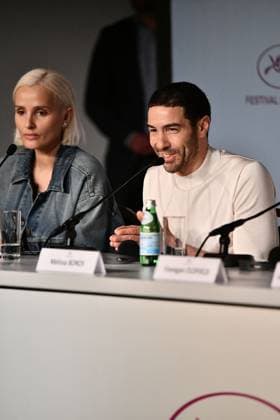 Press conference for the film Alpha Competition at the 78th Cannes International Film Festival La réalisatrice Julia Ducournau et Tahar Rahim à la conférence de presse du film Alpha Compétition lors du 78ème Festival International du Film de Cannes, le 20 mai 2025 Valentina Claret Pool Cannes Bestimage Press conference for the film Alpha Competition at the 78th Cannes International Film Festival, on May 20th, 2025 Cannes France  Copyright: xPoolxCannesx xBestimagexPoolxCannesx xBestimagex