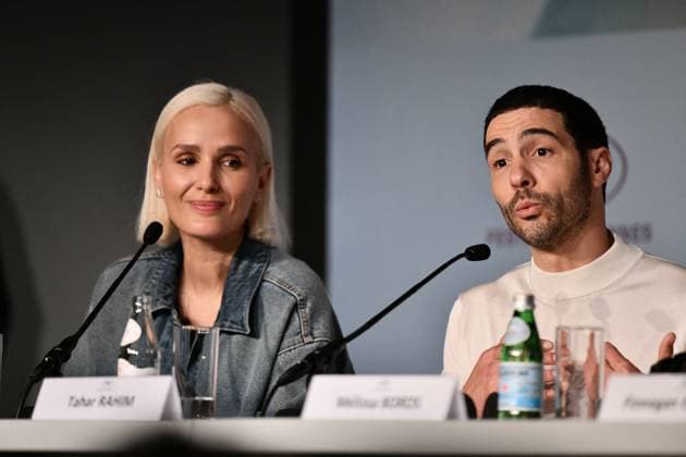 Press conference for the film Alpha Competition at the 78th Cannes International Film Festival La réalisatrice Julia Ducournau et Tahar Rahim à la conférence de presse du film Alpha Compétition lors du 78ème Festival International du Film de Cannes, le 20 mai 2025 Valentina Claret Pool Cannes Bestimage Press conference for the film Alpha Competition at the 78th Cannes International Film Festival, on May 20th, 2025 Cannes France  Copyright: xPoolxCannesx xBestimagexPoolxCannesx xBestimagex