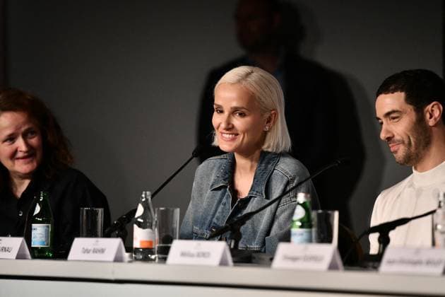 Press conference for the film Alpha Competition at the 78th Cannes International Film Festival Virginie Apiou, Julia Ducournau, Tahar Rahim at the press conference for the film Alpha Competition at the 78th Cannes International Film Festival, on May 20th, 2025 Valentina Claret Pool Cannes Bestimage Press conference for the film Alpha Competition at the 78th Cannes International Film Festival, on May 20th, 2025 Cannes France  Copyright: xPoolxCannesx xBestimagexPoolxCannesx xBestimagex