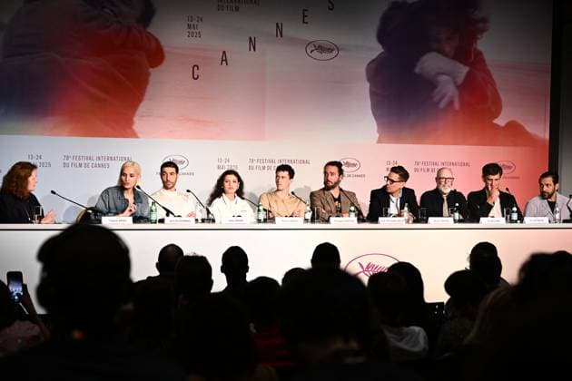 Press conference for the film Alpha Compétition at the 78th Cannes International Film Festival Virginie Apiou, Julia Ducournau, Tahar Rahim, Mélissa Boros, Finnegan Oldfield, Jean Christophe Bouzy, Severin Favriau, Jim Williams, Éric Altmayer et Jean Rachid Kallouche à la conférence de presse du film Alpha Compétition lors du 78ème Festival International du Film de Cannes, le 20 mai 2025 Valentina Claret Pool Cannes Bestimage Press conference for the film Alpha Competition at the 78th Cannes International Film Festival, on May 20th, 2025 Cannes France Copyright: xPoolxCannesx xBestimagexPoolxCannesx xBestimagex