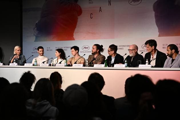 Press conference for the film Alpha Compétition at the 78th Cannes International Film Festival Virginie Apiou, Julia Ducournau, Tahar Rahim, Mélissa Boros, Finnegan Oldfield, Jean Christophe Bouzy, Severin Favriau, Jim Williams, Éric Altmayer et Jean Rachid Kallouche à la conférence de presse du film Alpha Compétition lors du 78ème Festival International du Film de Cannes, le 20 mai 2025 Valentina Claret Pool Cannes Bestimage Press conference for the film Alpha Competition at the 78th Cannes International Film Festival, on May 20th, 2025 Cannes France Copyright: xPoolxCannesx xBestimagexPoolxCannesx xBestimagex