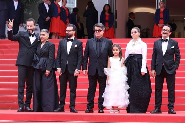 Entertainment Bilder des Tages Cannes - Un Simple Accident Screening JD Ebrahim Azizi, Vahid Mobasseri, Jafar Panahi and the cast during the Un Simple Accident red carpet at the 78th annual Cannes Film Festival at Palais des Festivals on May 20, 2025 in Cannes, France. Photo by Jerome Domine ABACAPRESS.COM Cannes France  Copyright: xDominexJerome ABACAx