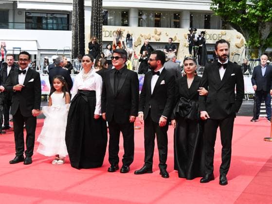 Cannes, 78th Cannes Film Festival 2025 - day 8 - red carpet of the film A Simple Accident Cannes, 78th Cannes Film Festival 2025 - day 8 - red carpet of the film Un Simple Accident In the photo: Cast and crew including director JAFAR PANAHI with actors EBRAHIM AZIZI and VAHID MOBASSERI Cannes Italy  Copyright: xIPA ABACAx