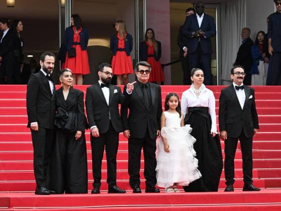 Cannes, 78th Cannes Film Festival 2025 - day 8 - red carpet of the film A Simple Accident Cannes, 78th Cannes Film Festival 2025 - day 8 - red carpet of the film Un Simple Accident In the photo: Cast and crew including director JAFAR PANAHI with actors EBRAHIM AZIZI and VAHID MOBASSERI Cannes Italy  Copyright: xIPA ABACAx