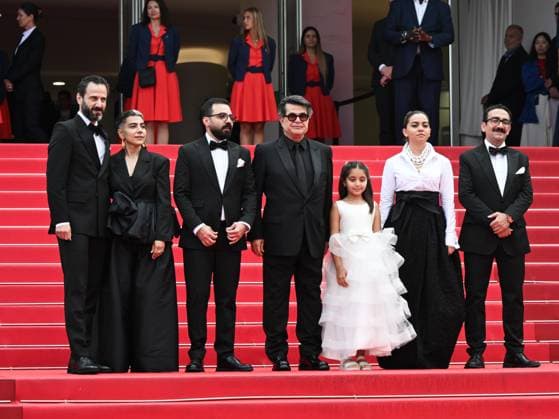 Cannes, Italy: Cannes, 78th Cannes Film Festival 2025 - day 8 - red carpet of the film Un Simple Accident In the photo: Cast and crew including director JAFAR PANAHI with actors EBRAHIM AZIZI and VAHID MOBASSERI Cannes Italy  - ZUMAp169 20250520_zea_p169_551 Copyright: xSImonexComix