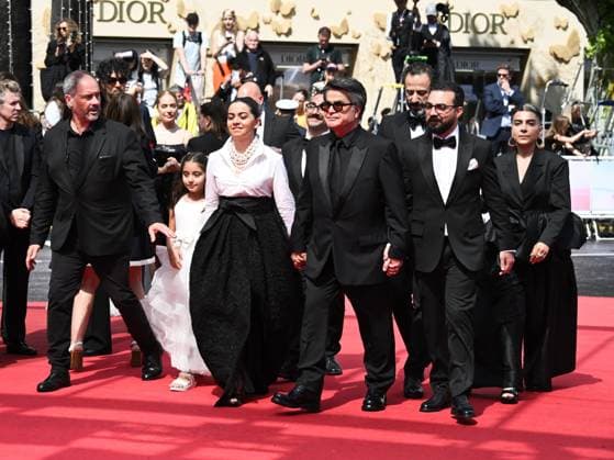 Cannes, Italy: Cannes, 78th Cannes Film Festival 2025 - day 8 - red carpet of the film Un Simple Accident In the photo: Cast and crew including director JAFAR PANAHI with actors EBRAHIM AZIZI and VAHID MOBASSERI Cannes Italy  - ZUMAp169 20250520_zea_p169_557 Copyright: xSImonexComix