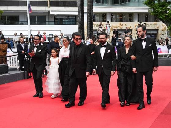 Cannes, Italy: Cannes, 78th Cannes Film Festival 2025 - day 8 - red carpet of the film Un Simple Accident In the photo: Cast and crew including director JAFAR PANAHI with actors EBRAHIM AZIZI and VAHID MOBASSERI Cannes Italy  - ZUMAp169 20250520_zea_p169_563 Copyright: xSImonexComix