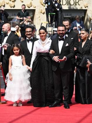 Cannes, Italy: Cannes, 78th Cannes Film Festival 2025 - day 8 - red carpet of the film Un Simple Accident In the photo: Cast and crew including director JAFAR PANAHI with actors EBRAHIM AZIZI and VAHID MOBASSERI Cannes Italy  - ZUMAp169 20250520_zea_p169_564 Copyright: xSImonexComix