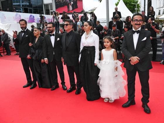 Cannes, Italy: Cannes, 78th Cannes Film Festival 2025 - day 8 - red carpet of the film Un Simple Accident In the photo: Cast and crew including director JAFAR PANAHI with actors EBRAHIM AZIZI and VAHID MOBASSERI Cannes Italy  - ZUMAp169 20250520_zea_p169_571 Copyright: xSImonexComix