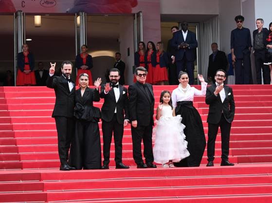Cannes, Italy: Cannes, 78th Cannes Film Festival 2025 - day 8 - red carpet of the film Un Simple Accident In the photo: Cast and crew including director JAFAR PANAHI with actors EBRAHIM AZIZI and VAHID MOBASSERI Cannes Italy  - ZUMAp169 20250520_zea_p169_575 Copyright: xSImonexComix