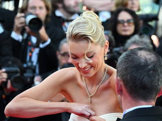 Cannes, 78th Cannes Film Festival 2025 - Evening 8 - Red Carpet of the film Vie Privèe (A Private Life) Cannes, 78th Cannes Film Festival 2025 - Evening 8 - Red Carpet of the film Vie Privèe (A Private Life) In the photo: Elsa Hosk loses an earring in her cleavage Cannes Italy  Copyright: xIPA ABACAx