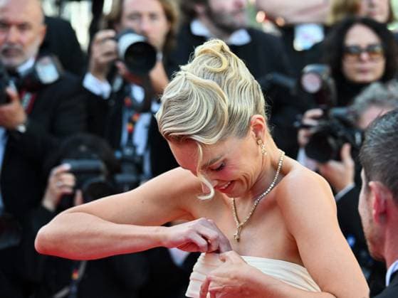 Cannes, 78th Cannes Film Festival 2025 - Evening 8 - Red Carpet of the film Vie Privèe (A Private Life) Cannes, 78th Cannes Film Festival 2025 - Evening 8 - Red Carpet of the film Vie Privèe (A Private Life) In the photo: Elsa Hosk loses an earring in her cleavage Cannes Italy  Copyright: xIPA ABACAx