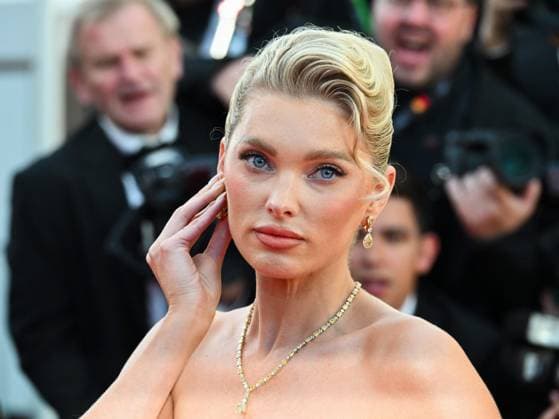Cannes, 78th Cannes Film Festival 2025 - Evening 8 - Red Carpet of the film Vie Privèe (A Private Life) Cannes, 78th Cannes Film Festival 2025 - Evening 8 - Red Carpet of the film Vie Privèe (A Private Life) In the photo: Elsa Hosk loses an earring in her cleavage Cannes Italy  Copyright: xIPA ABACAx