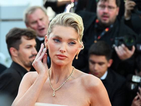 Cannes, 78th Cannes Film Festival 2025 - Evening 8 - Red Carpet of the film Vie Privèe (A Private Life) Cannes, 78th Cannes Film Festival 2025 - Evening 8 - Red Carpet of the film Vie Privèe (A Private Life) In the photo: Elsa Hosk loses an earring in her cleavage Cannes Italy  Copyright: xIPA ABACAx