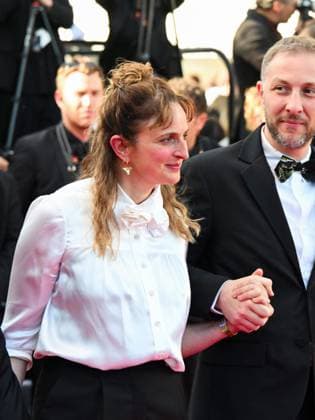 Cannes, 78th Cannes Film Festival 2025 - Evening 8 - Red Carpet of the film Vie Privèe (A Private Life) - accident on the red carpet Elsa Hosk loses an earring in her cleavage Cannes, 78th Cannes Film Festival 2025 - Evening 8 - Red Carpet of the film Vie Privèe (A Private Life) In the photo: Alice Rohrwacher Cannes Italy  Copyright: xIPA ABACAx