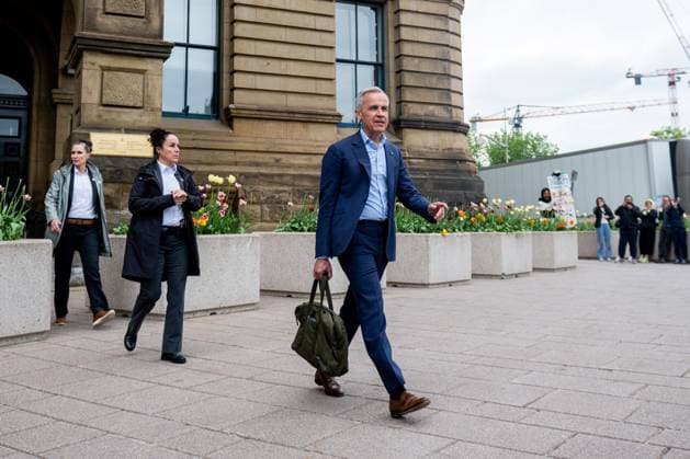 May 20, 2025, Ottawa, On, Canada: Prime Minister Mark Carney departs his office ahead of a cabinet meeting in Ottawa on Tuesday, May 20, 2025. Ottawa Canada  - ZUMAc35_ 20250520_zaf_c35_007 Copyright: xSpencerxColbyx