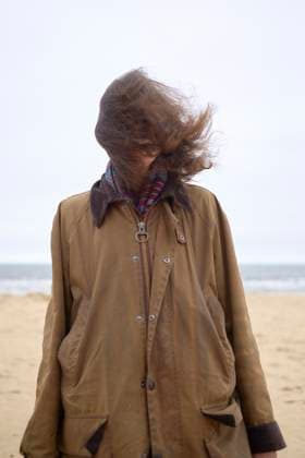 Creative Highlights Symbolbilder Woman on a windy beach with hair blown covering their face. Ostend, Belgium Ostend Belgium bola08613 Copyright: xConnectxImagesx ,model released